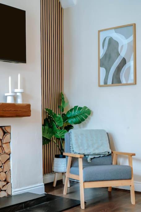 Newly Refurbished 3 Bedroom Townhouse Free Parking *