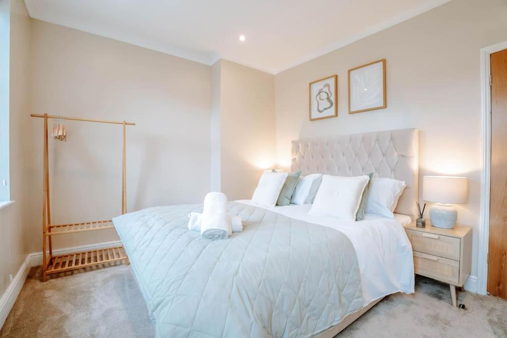 Newly Refurbished 3 Bedroom Townhouse Free Parking * Harrogate