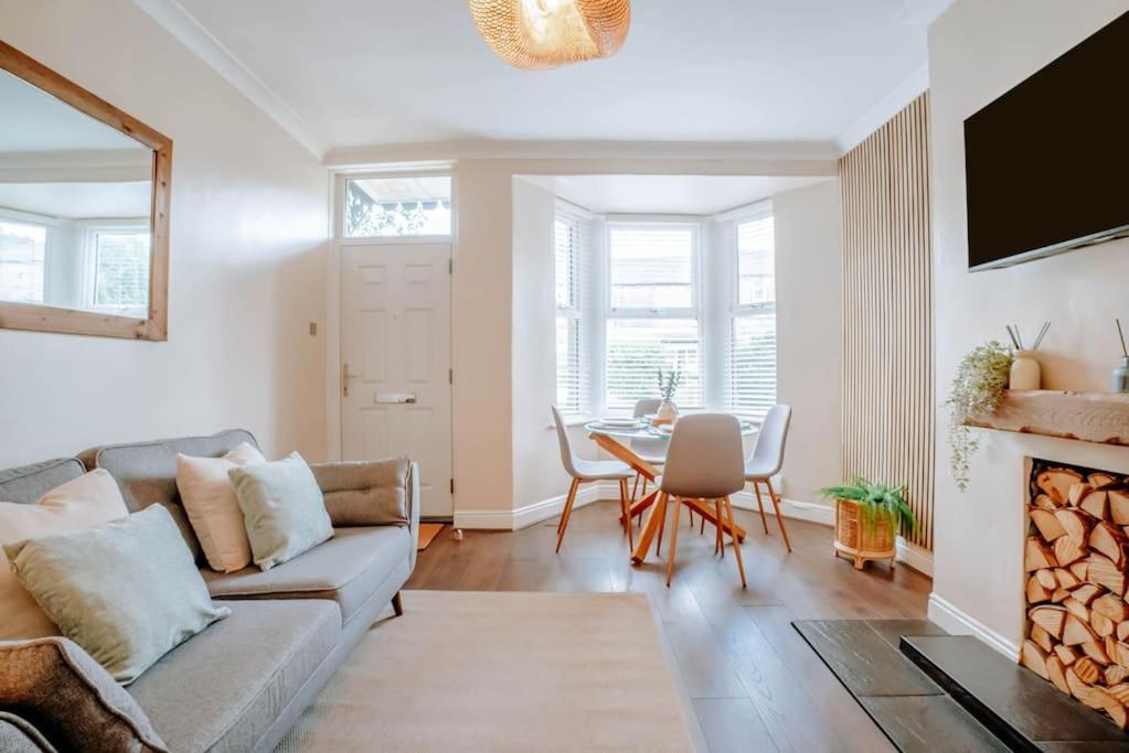 Holiday home Newly Refurbished 3 Bedroom Townhouse Free Parking Harrogate