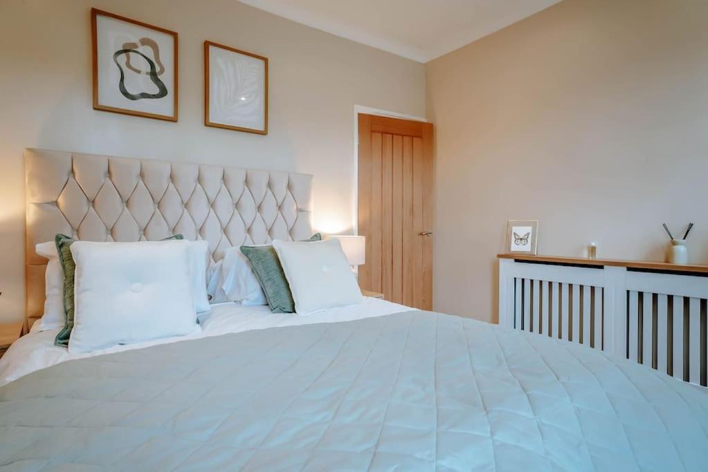 Newly Refurbished 3 Bedroom Townhouse Free Parking Harrogate