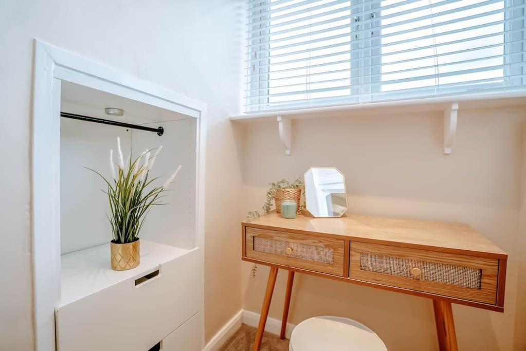 Holiday home Newly Refurbished 3 Bedroom Townhouse Free Parking *