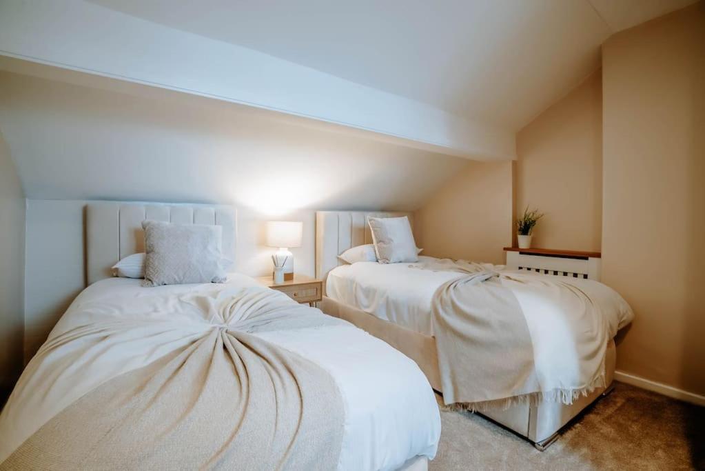 Newly Refurbished 3 Bedroom Townhouse Free Parking Holiday home